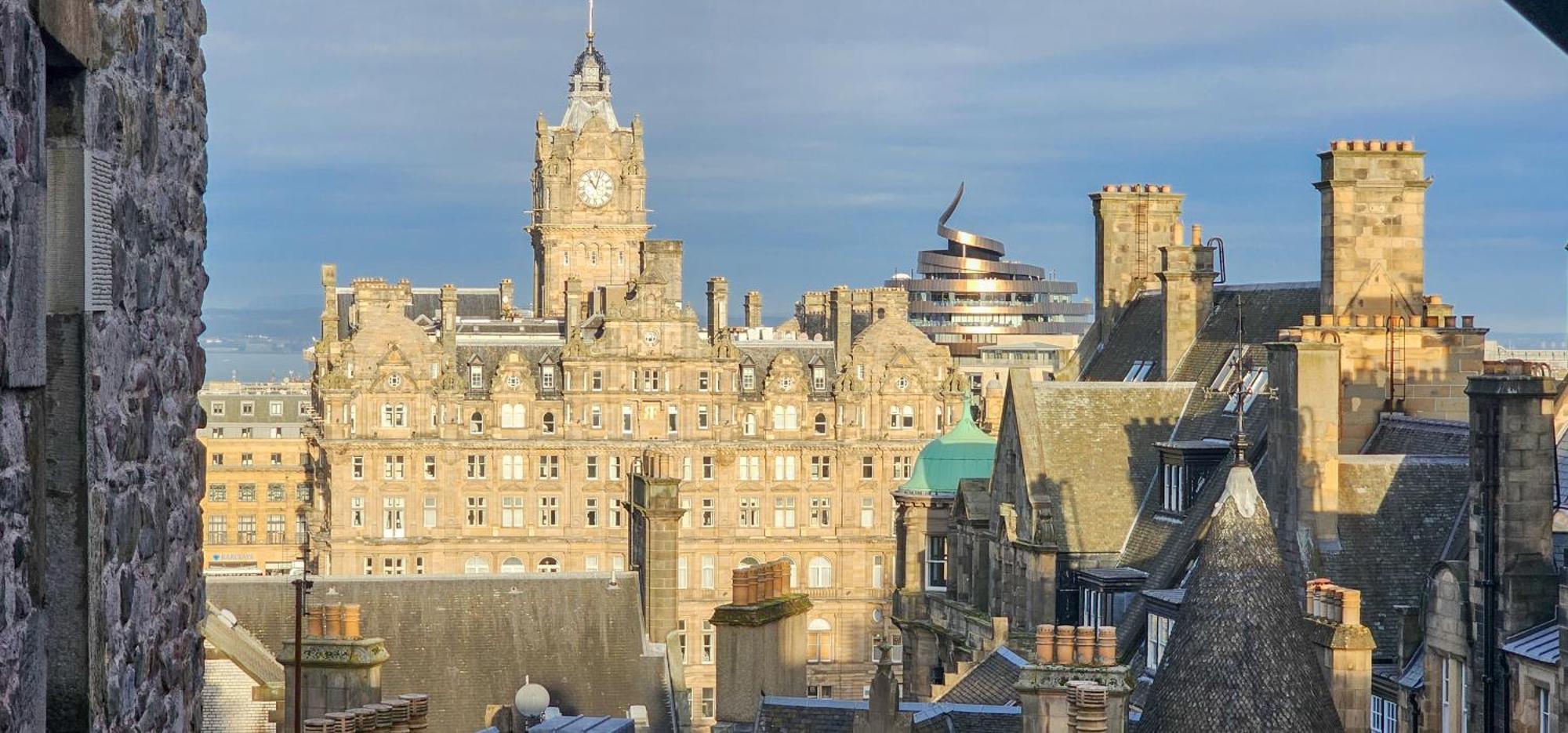 Royal Mile - Bright 2 Bedroom Apartment *
