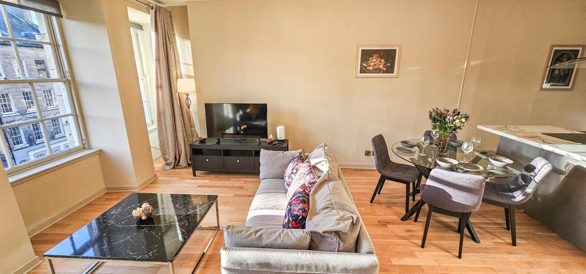 Royal Mile - Bright 2 Bedroom Appartement *