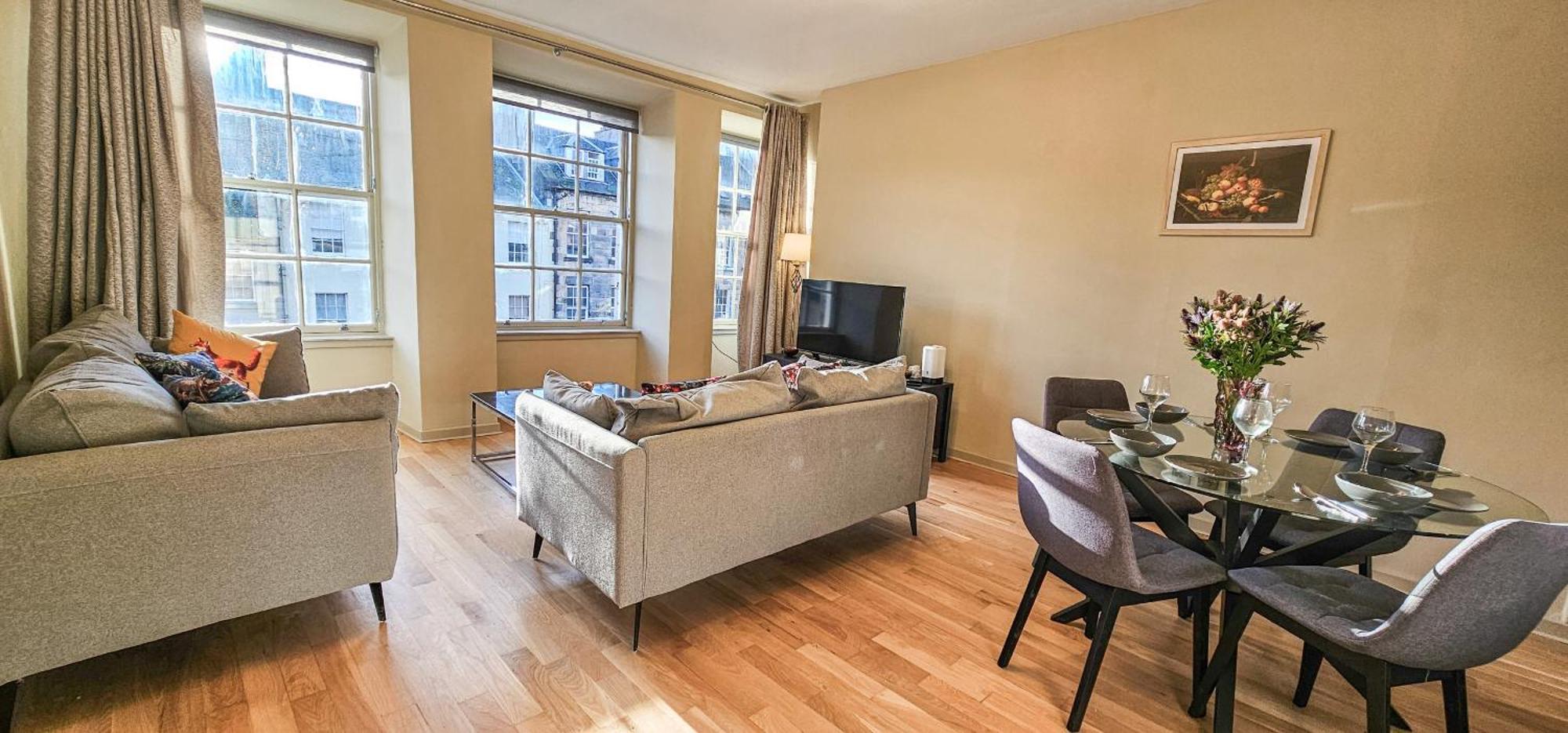 Royal Mile - Bright 2 Bedroom * EDI