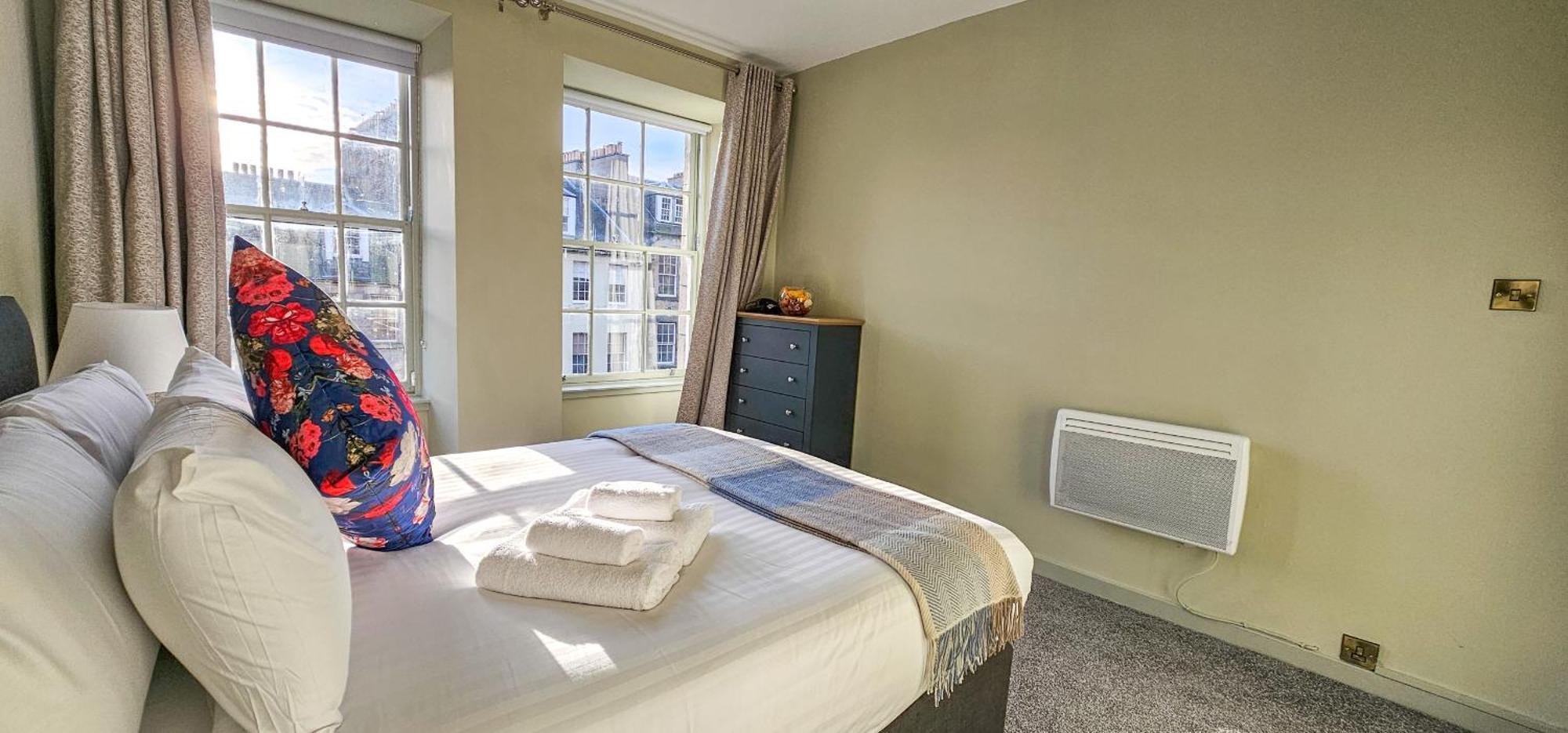 Royal Mile - Bright 2 Bedroom * EDI